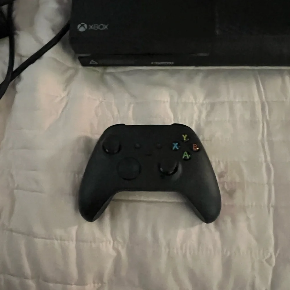Xbox One 1tb console and controller with power and HDMI cord